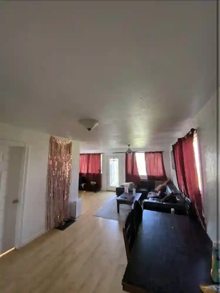 1 ROOM NEAR UWT 4BDRM UNIT