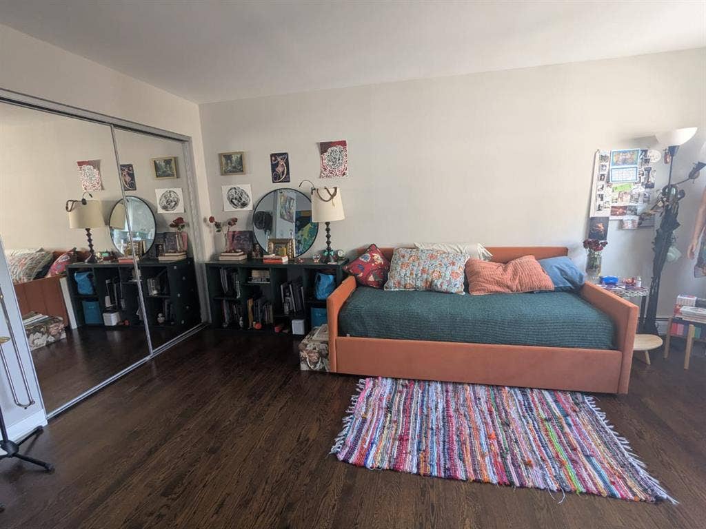 Sunny Studio in Edgewater