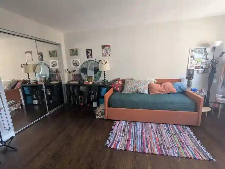 Sunny Studio in Edgewater