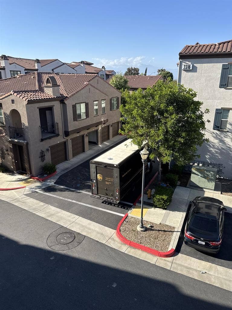 Non furnished, laundry inside