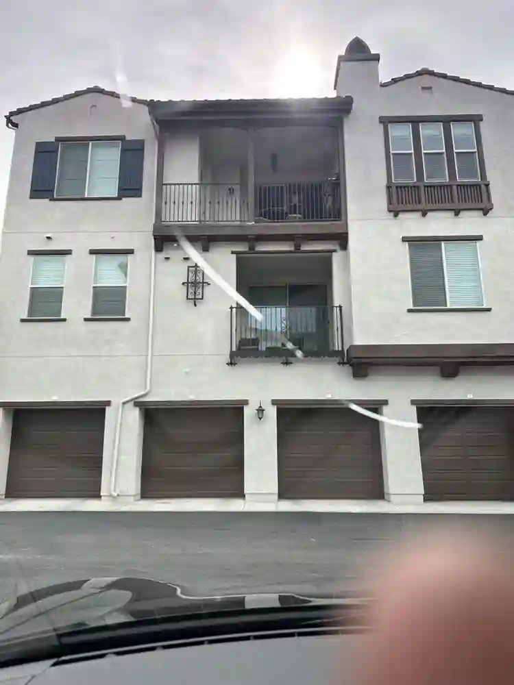 Non furnished, laundry inside