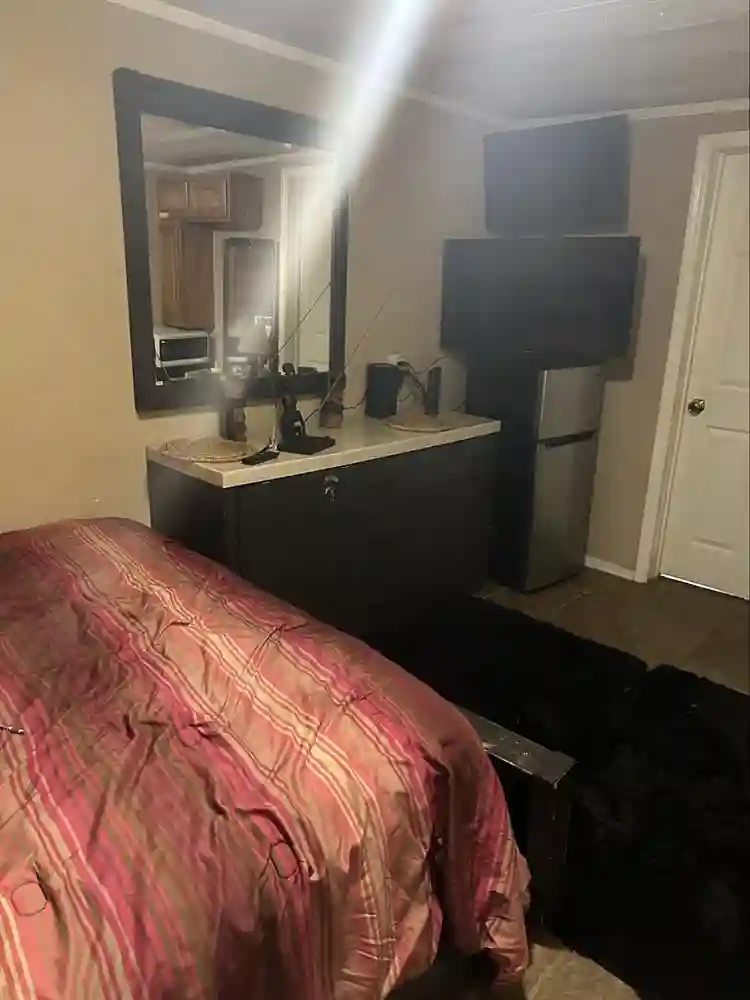 Efficiency for rent( has a patio )