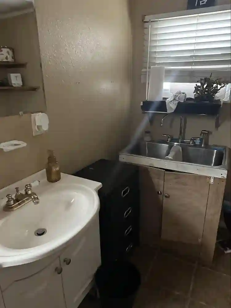 Efficiency for rent( has a patio )