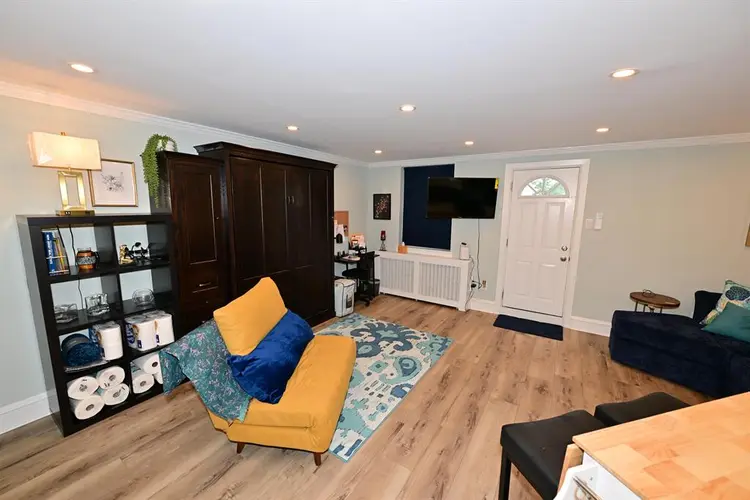Studio, 1 Bath Completely furnished