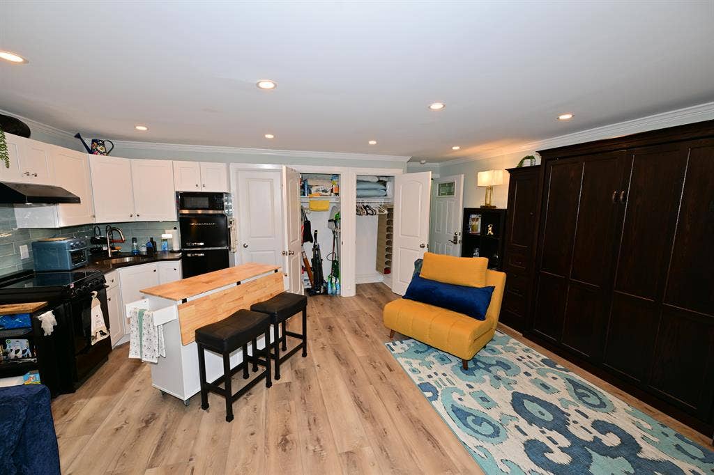 Studio, 1 Bath Completely furnished