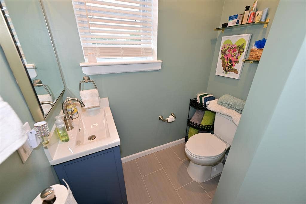 Studio, 1 Bath Completely furnished