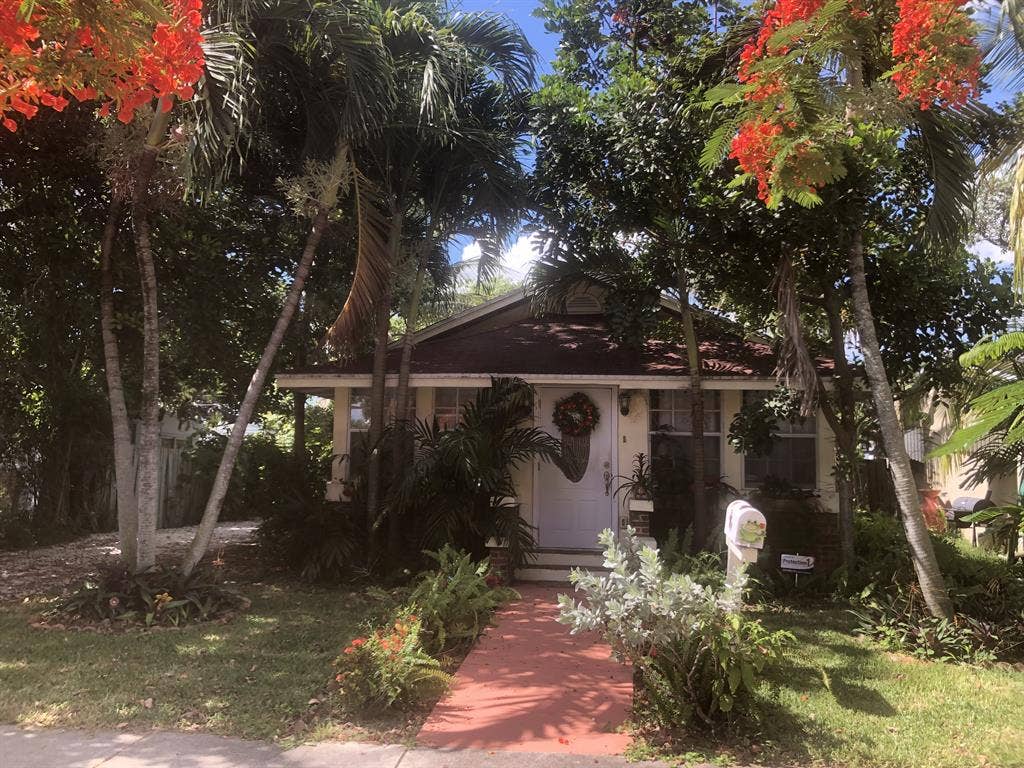 Hollywood Room for Rent – $750