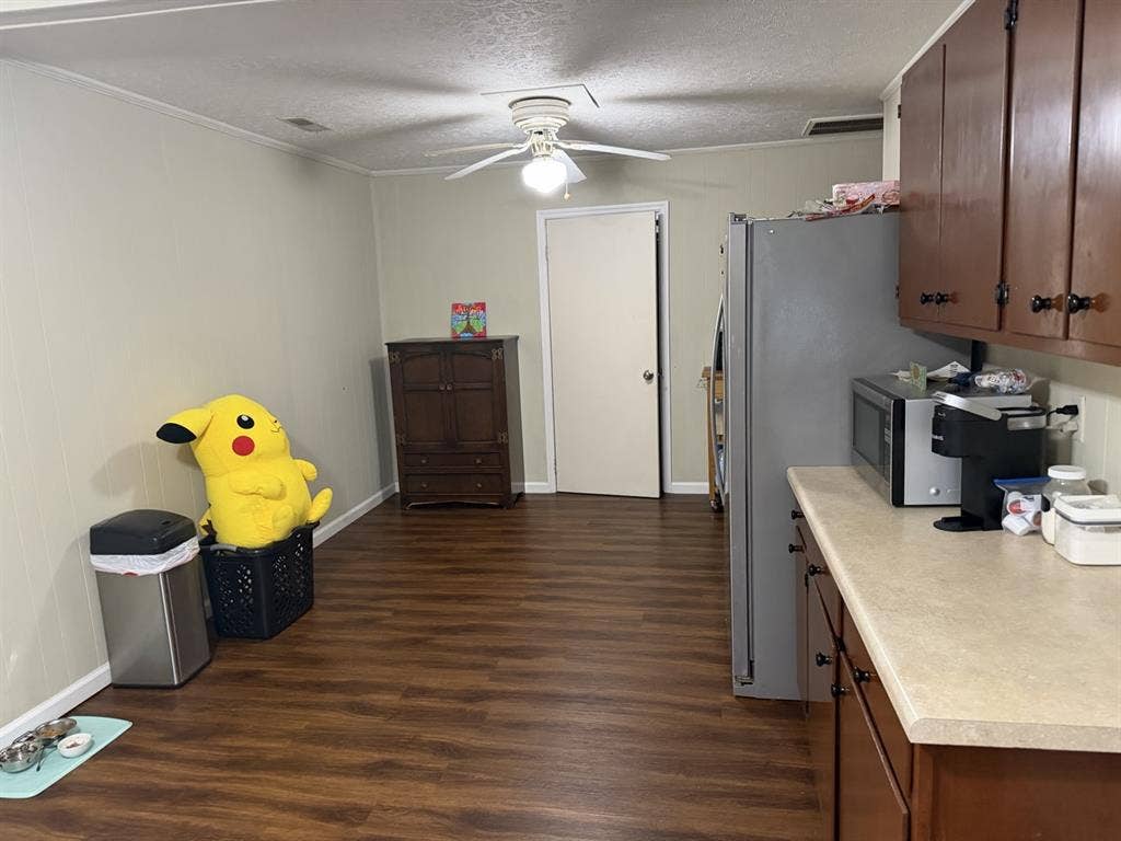 Come rent out a nice room!