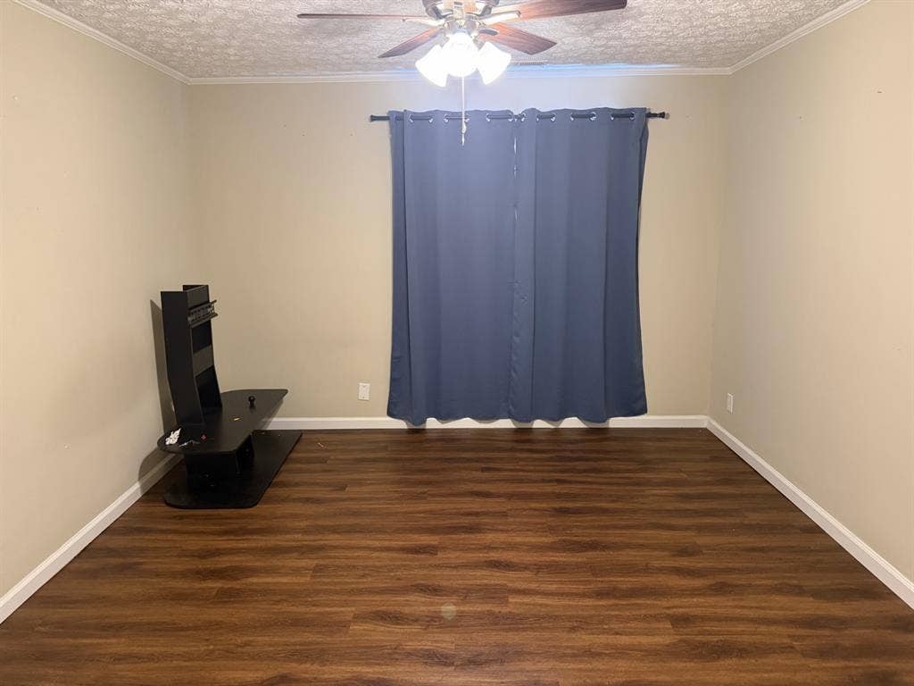 Come rent out a nice room!