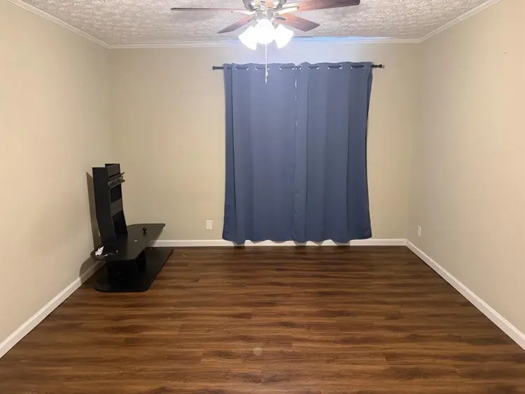 Come rent out a nice room!