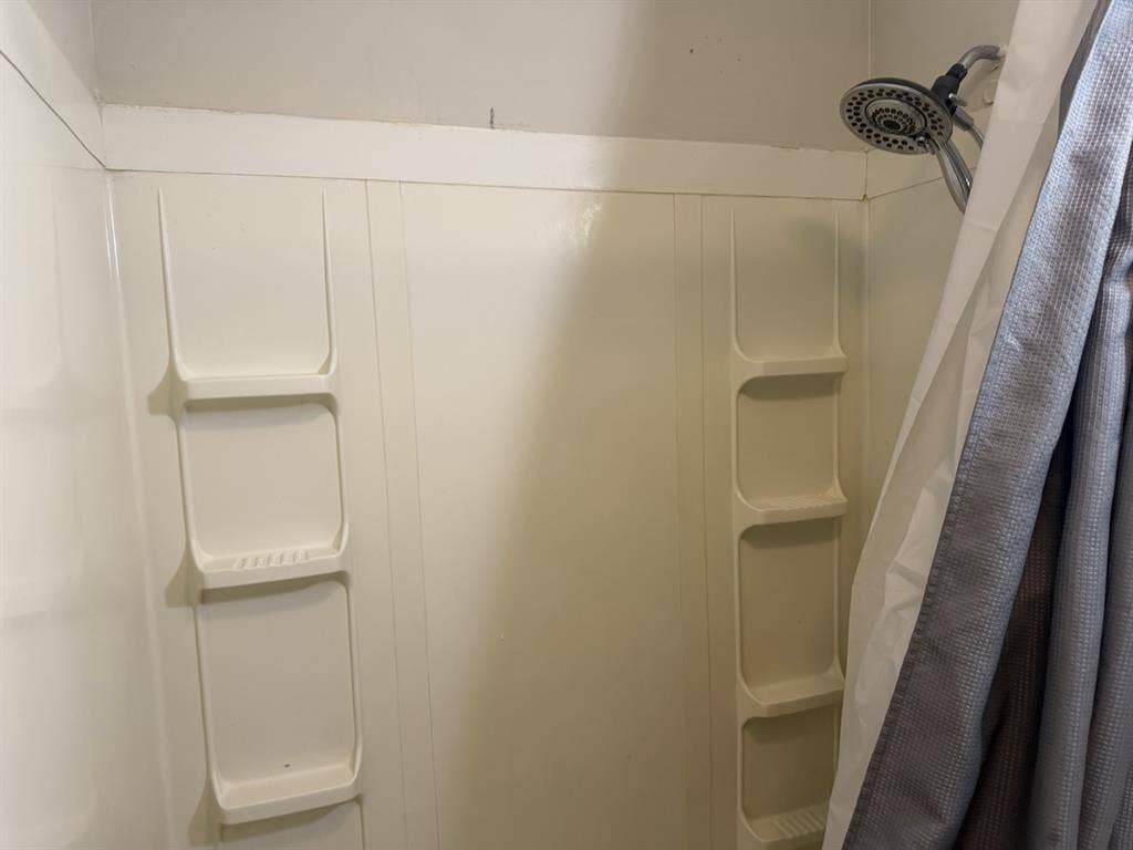 Come rent out a nice room!