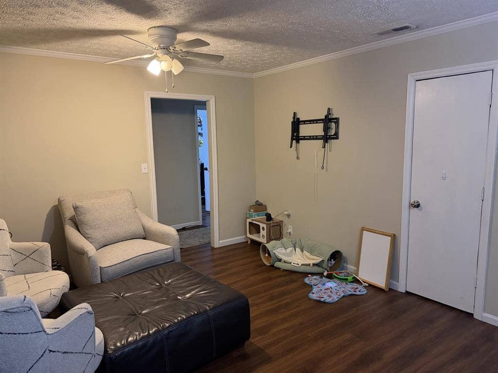 Come rent out a nice room!