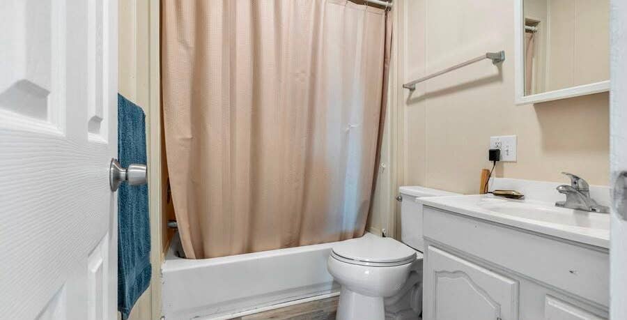 2 bedroom furnished apartment