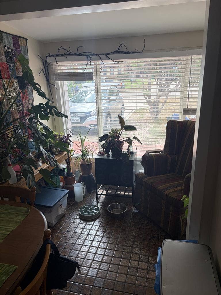 Room for Rent in House- October 1st