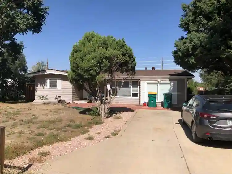 Room for Rent in House- October 1st