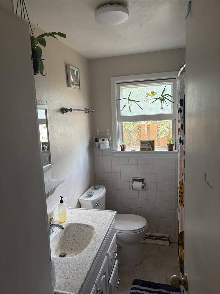 Room for Rent in House- October 1st