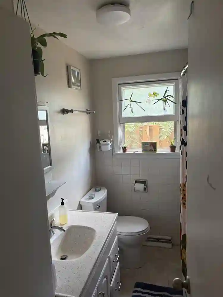 Room for Rent in House- October 1st