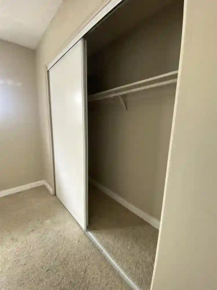 Looking for roommate! Oct 1