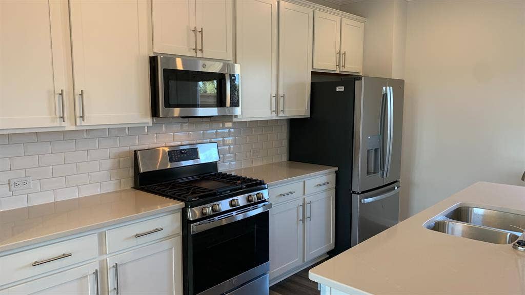 4 BR in Apex