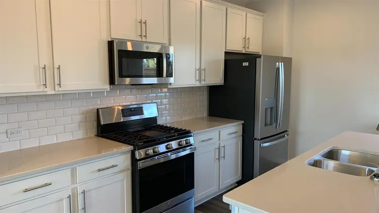 4 BR in Apex
