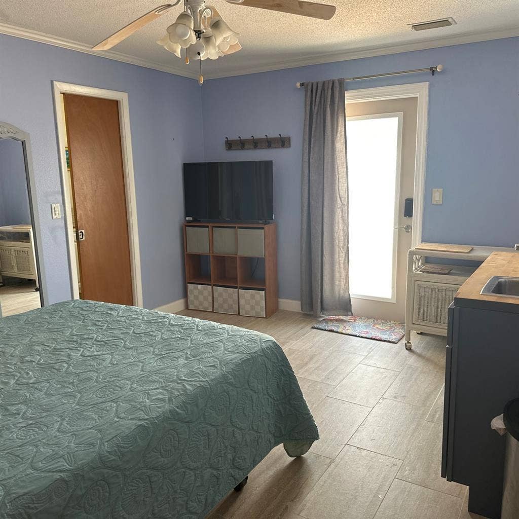 Studio for single with priv. entry