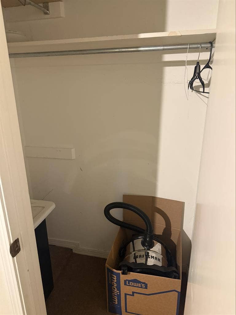 Private room near uwf