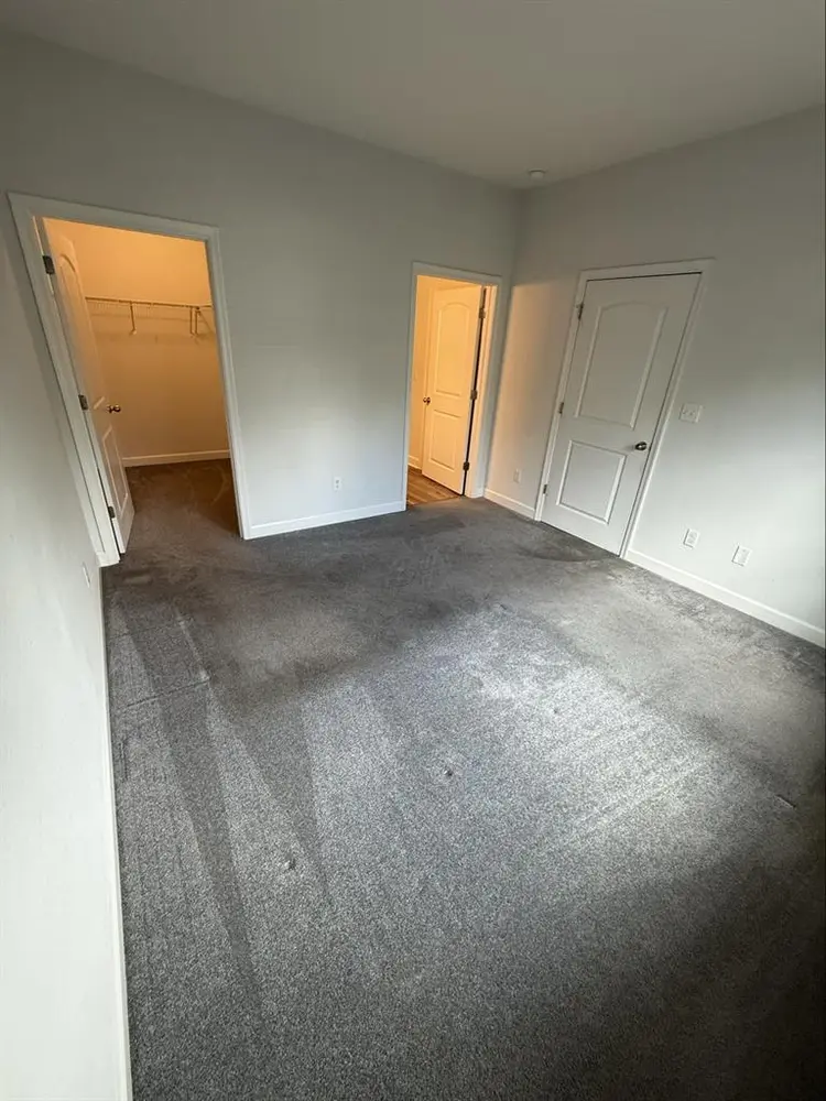 Room w/ Private Bathroom Util Inc.