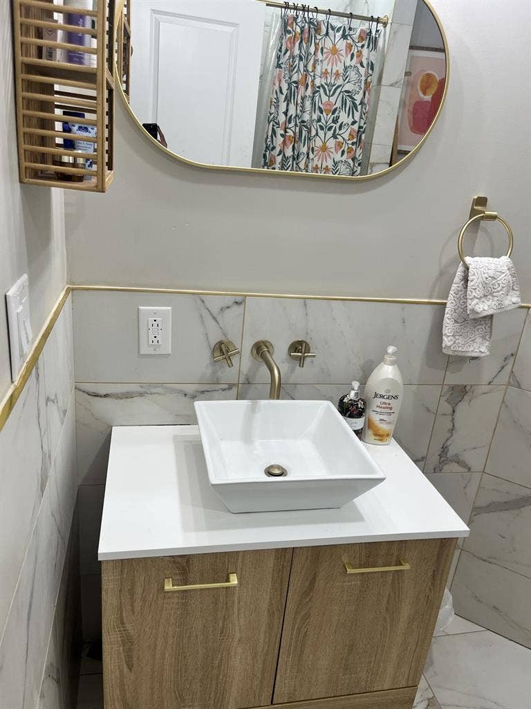 Fully furnished room in west Philly