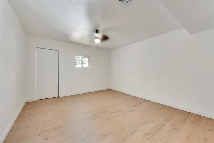 2 rooms available,
