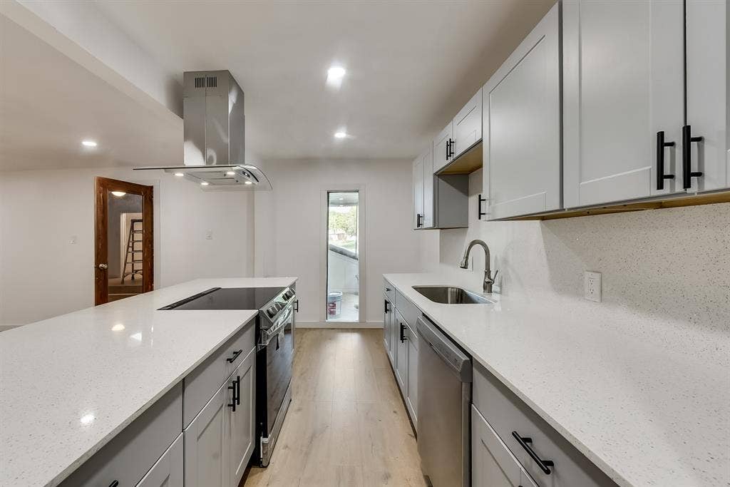 2 rooms available,