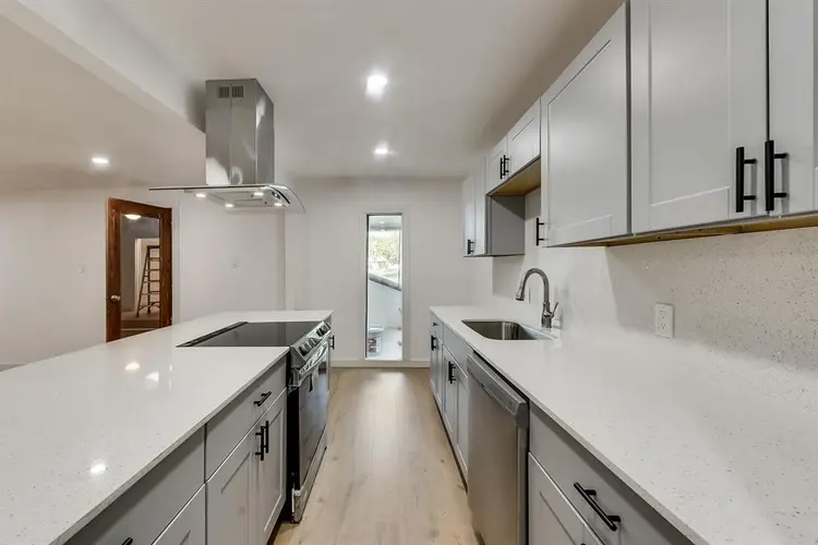 2 rooms available,