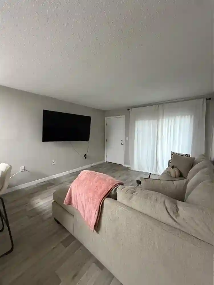 1 bed 1 bath Apartment Available