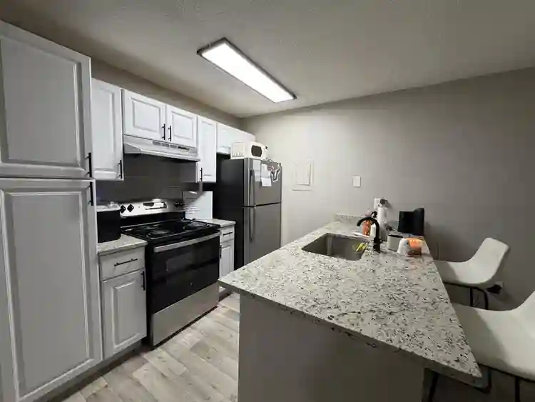 1 bed 1 bath Apartment Available