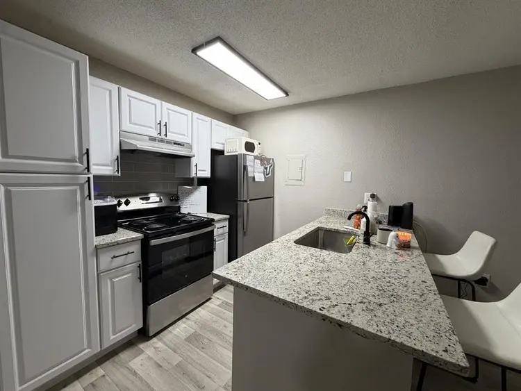 1 bed 1 bath Apartment Available