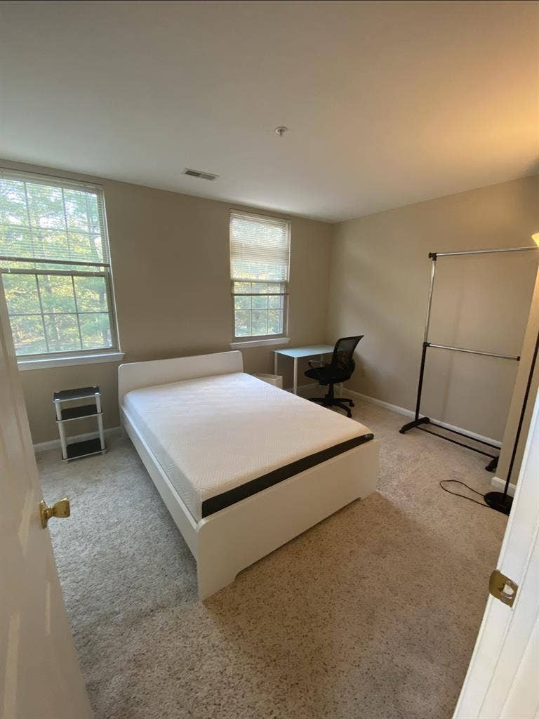 Room Available for rent $850 all in
