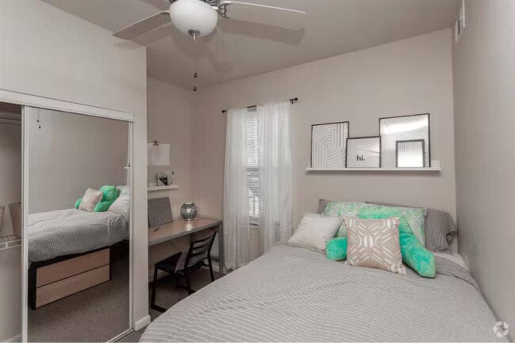 Apartment room available in WL!!!