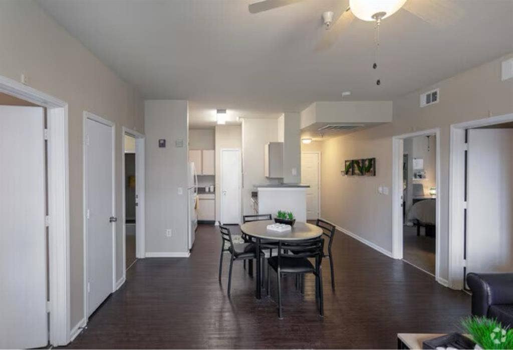 Apartment room available in WL!!!