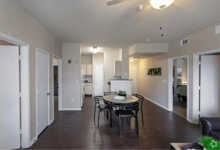 Apartment room available in WL!!!