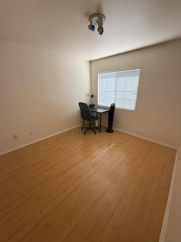 URGENTLY looking for new roommate!!