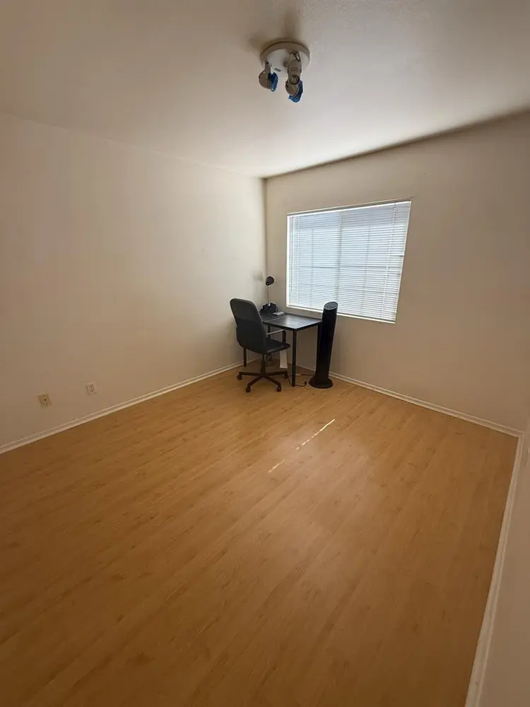 URGENTLY looking for new roommate!!