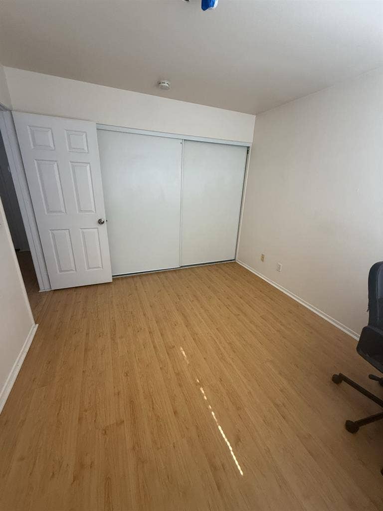 URGENTLY looking for new roommate!!