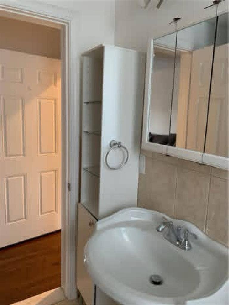 Looking for a roommate