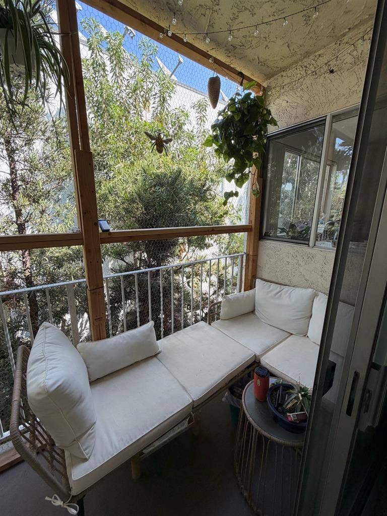 ROOM IN TOLUCA W/ BATHROOM+PARKING.