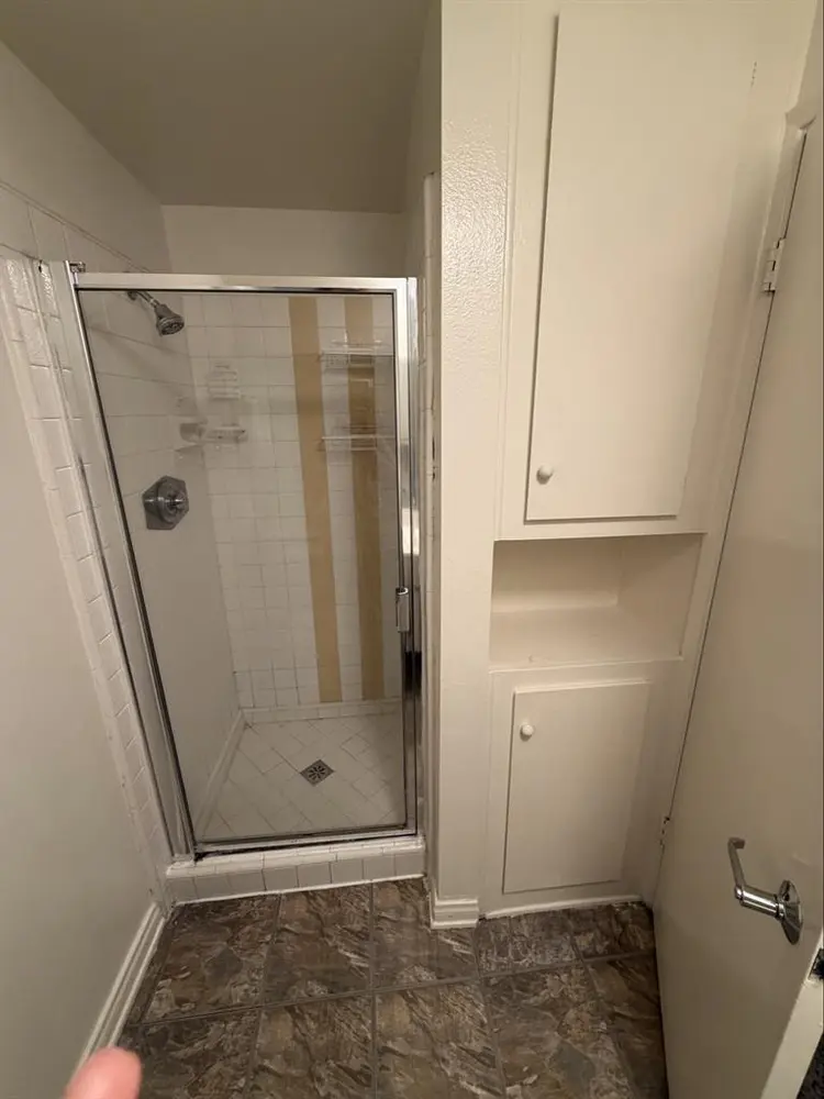 ROOM IN TOLUCA W/ BATHROOM+PARKING.