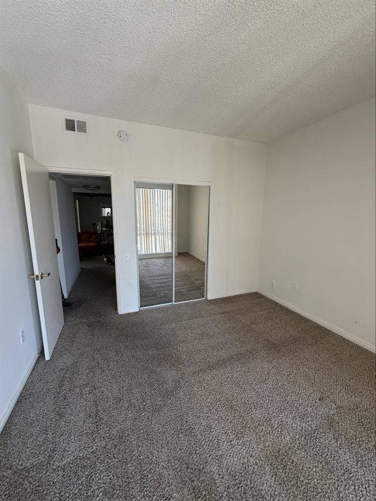 ROOM IN TOLUCA W/ BATHROOM+PARKING.