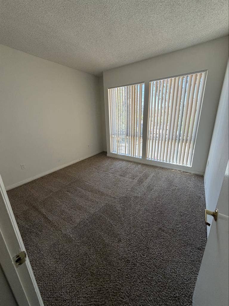 ROOM IN TOLUCA W/ BATHROOM+PARKING.