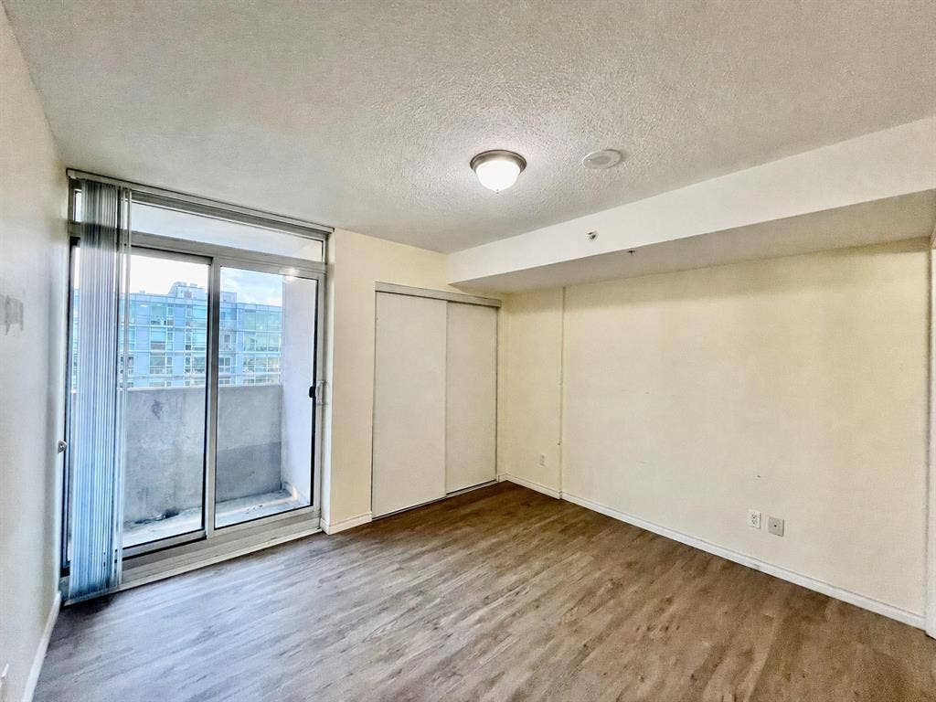✨ RARE FIND - MASTER BEDROOM