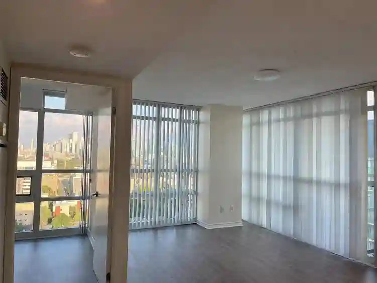 ✨ RARE FIND - MASTER BEDROOM