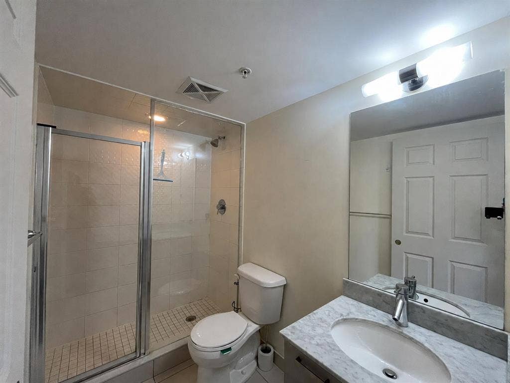 ✨ RARE FIND - MASTER BEDROOM