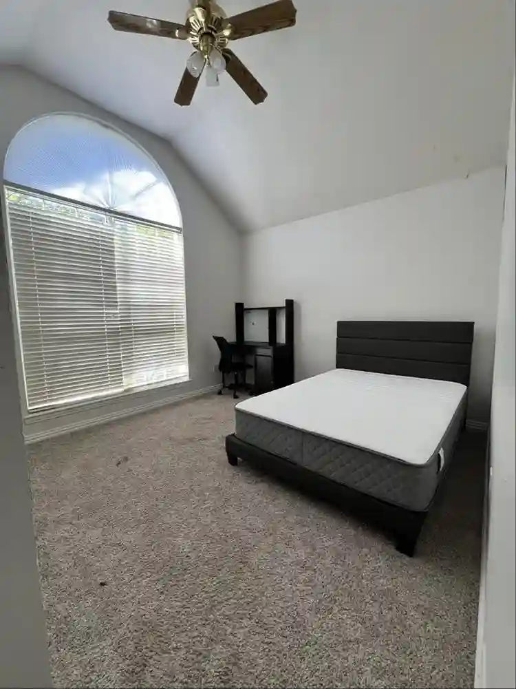 2 private rooms for rent!!!
